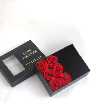 Boite à cadeau avec 6 roses éternelles